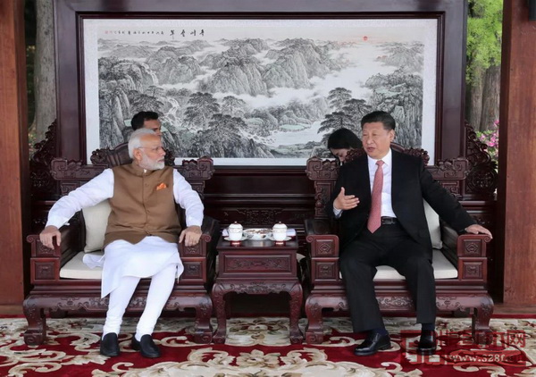 中印两国领导人武汉会晤时落坐红木家具